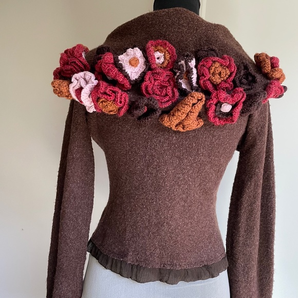 Front tie wrap sweater with collar - Picture 9 of 11